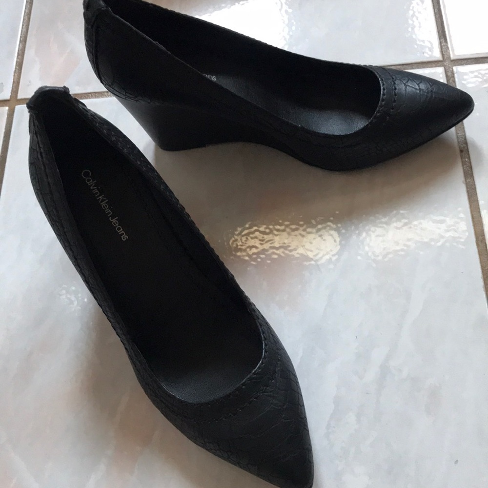 Calvin Klein Barbie textured snake wedge 7